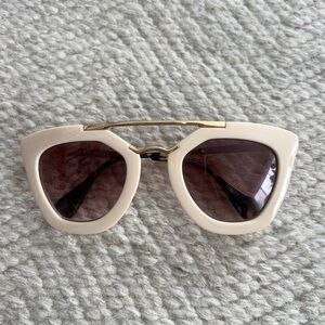 Chic Cream Sunglasses with Gold Accents